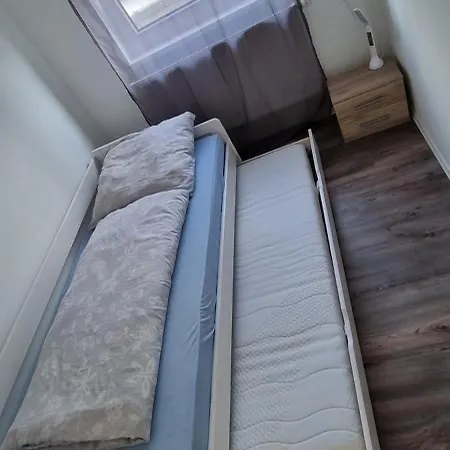 3 In Apartment *
